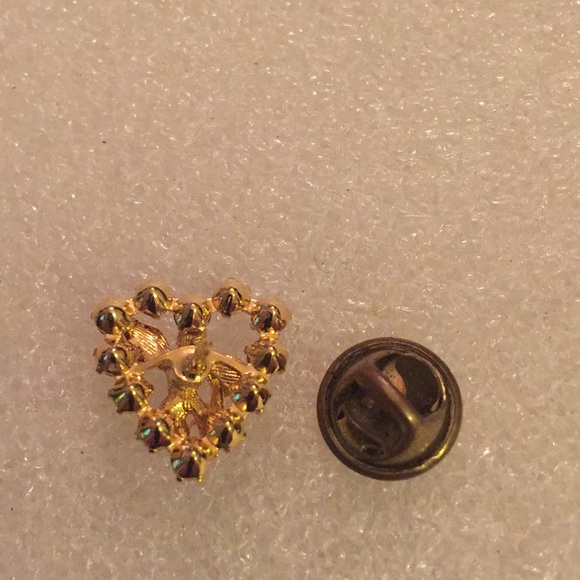 Australian red crystal heart angle pin - Picture 2 of 4